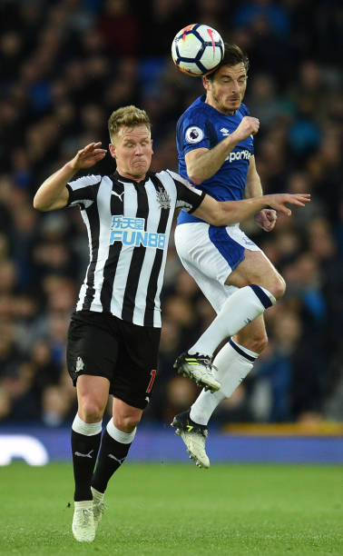 记者：小法将在赛季结束后与科莫谈未来，罗马和药厂想签下他.